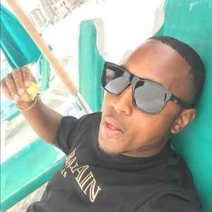 Meet your Posher, Dominique